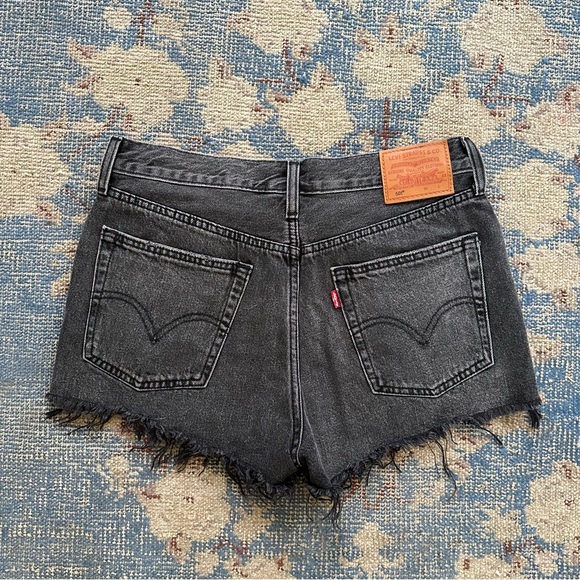 Levi's 501 Shorts in Trashed Black 27 - Picture 5 of 7